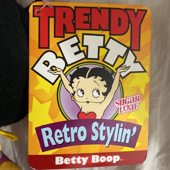 Betty Boop “Trendy 60’s Betty” Sugar Loaf Retro Styling’ Doll 16’ NWT - Picture 2 of 6
